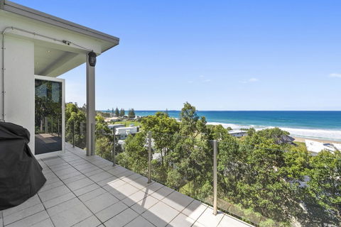 Cinque Terre - Tweed Heads Accommodation 1