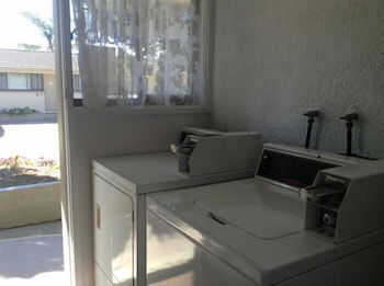 Hanging Rock Family Motel - Tweed Heads Accommodation 4