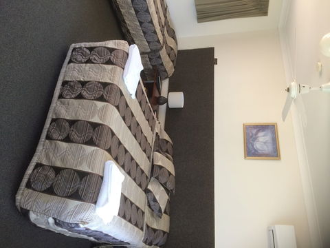 Hanging Rock Family Motel - Tweed Heads Accommodation 6