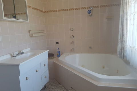 Lake Front Motel - Tweed Heads Accommodation 6