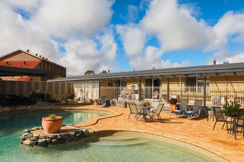 New England Motor Lodge - Tweed Heads Accommodation 1