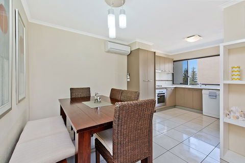 Joanne Apartments - Tweed Heads Accommodation 2