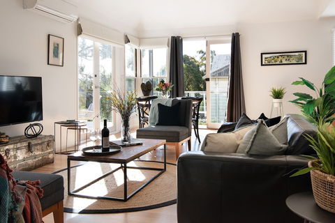 Lake Como Villa - Tweed Heads Accommodation 1