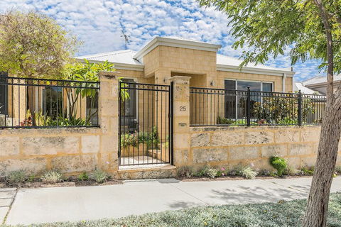Ocean Keys Cottage - Tweed Heads Accommodation 1