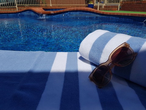 Golden Reef Motor Inn - Tweed Heads Accommodation 1