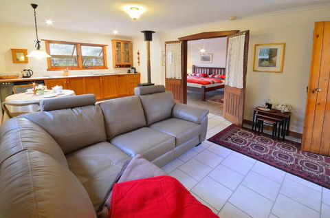 Stephanettes Cottage - Tweed Heads Accommodation 1