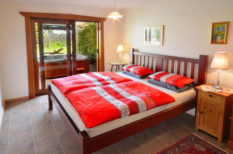 Stephanettes Cottage - Tweed Heads Accommodation 2