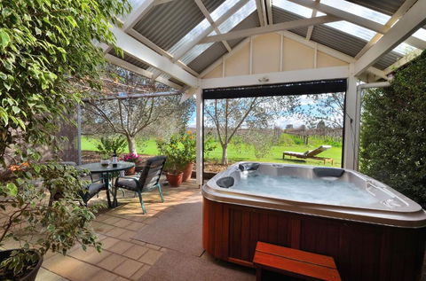 Stephanettes Cottage - Tweed Heads Accommodation 5