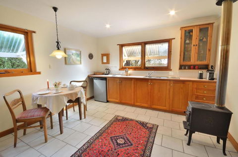 Stephanettes Cottage - Tweed Heads Accommodation 3