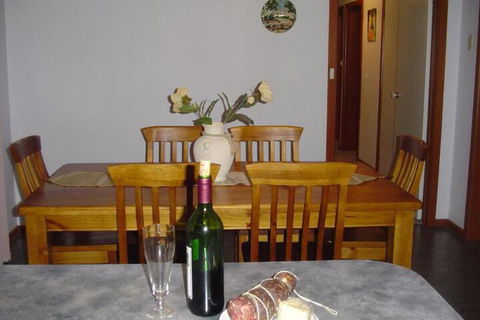 Catania Cottage & Farmhouse - Tweed Heads Accommodation 5