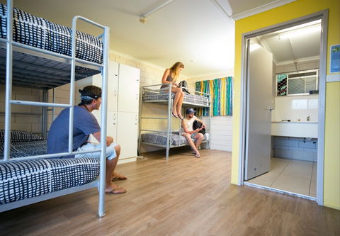 Airlie Beach YHA - Hostel - Tweed Heads Accommodation 5