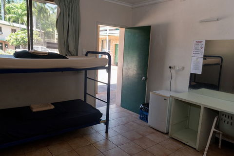 Palm Court Budget Motel Hostel/Backpackers - Tweed Heads Accommodation 2
