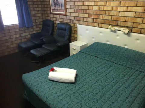 Miles Outback Motel - Tweed Heads Accommodation 4