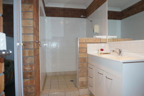 Miles Outback Motel - Tweed Heads Accommodation 3