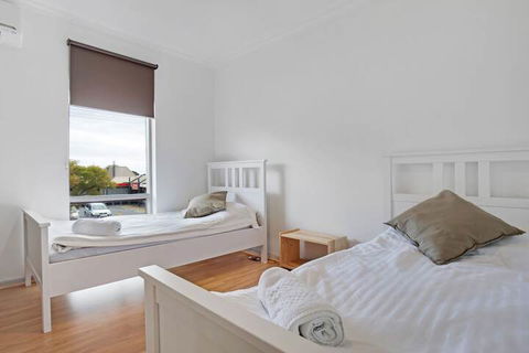 Adelaide Holiday Homes - Tweed Heads Accommodation 1