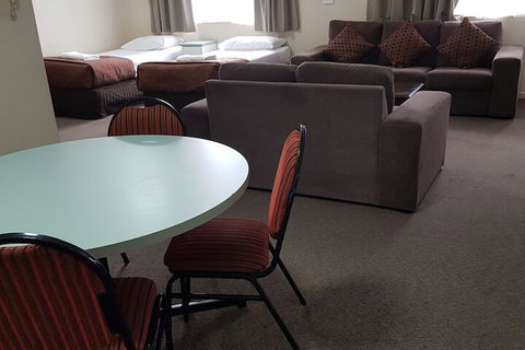 Earls Court Motor Inn - Tweed Heads Accommodation 1