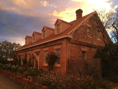 The Racecourse Inn - Tweed Heads Accommodation 1