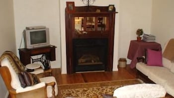 Albury Cottages - Tweed Heads Accommodation 3
