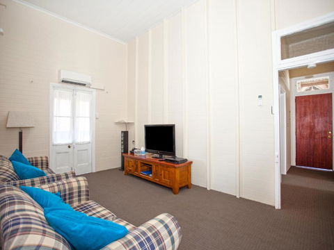 CBD Holiday Home - Tweed Heads Accommodation 2