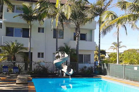 Ocean Side Hawks Nest - Tweed Heads Accommodation 2