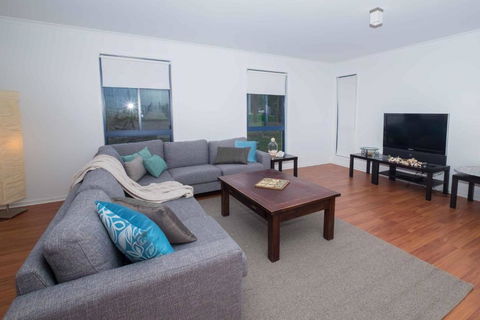Demure Charm - Tweed Heads Accommodation 5