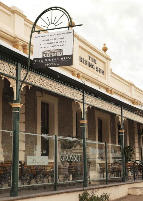The Rising Sun Hotel - Tweed Heads Accommodation 1