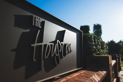 The Houston - Tweed Heads Accommodation 0