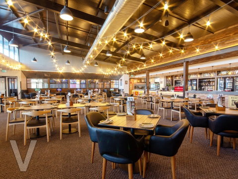 V Hotel - Tweed Heads Accommodation 1