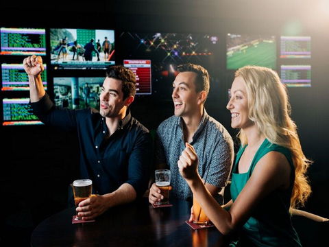 Steelers Leagues Club - Tweed Heads Accommodation 1
