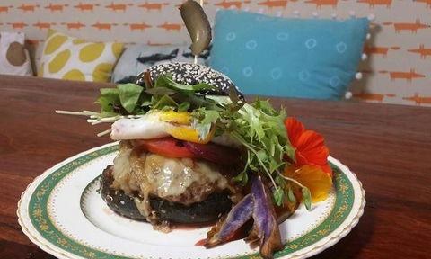 Mervyn Roy's - Tweed Heads Accommodation 7