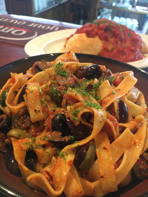 Eat-a-Pizza - Tweed Heads Accommodation 2