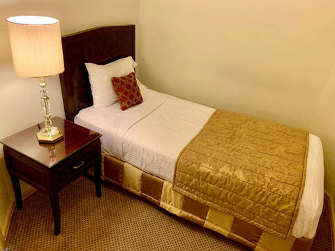 Royal Albert Hotel - Tweed Heads Accommodation 2