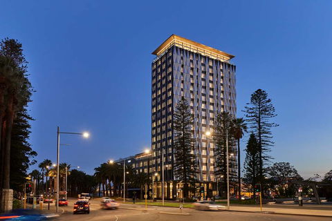 DoubleTree by Hilton Perth Waterfront - Tweed Heads Accommodation 1