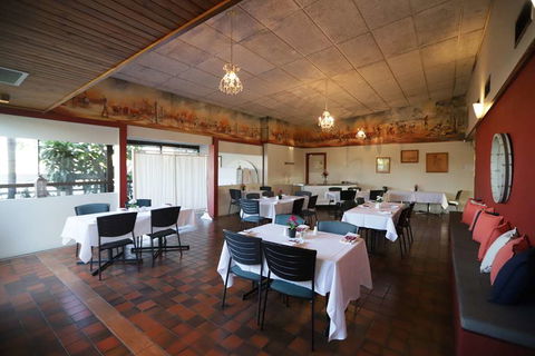 Emerald Central Hotel - Tweed Heads Accommodation 2