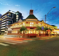 Oaks Grand Gladstone - Tweed Heads Accommodation