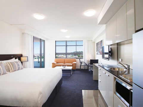 Oaks Grand Gladstone - Tweed Heads Accommodation 1