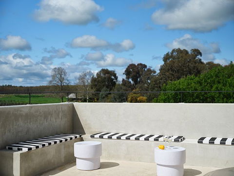 Lindenwarrah Hotel - Tweed Heads Accommodation 0