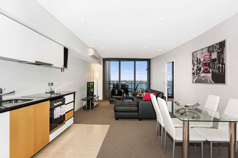 Astra Apartments Perth - Tweed Heads Accommodation 9