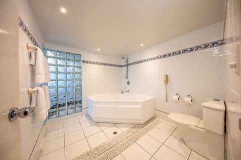 DoubleTree By Hilton Cairns - Tweed Heads Accommodation 9