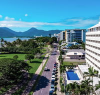 Holiday Inn Cairns Harbourside - Tweed Heads Accommodation