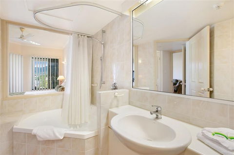 Tropic Towers Apartments - Tweed Heads Accommodation 6