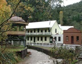 Walhalla's Star Hotel - Tweed Heads Accommodation 0