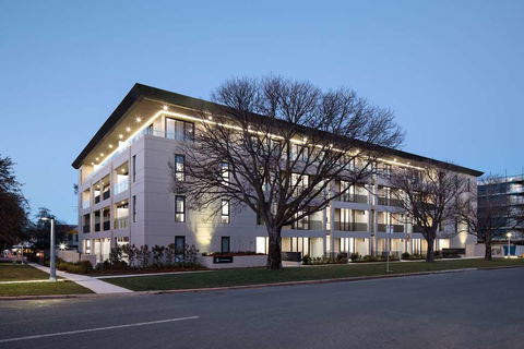 Knightsbridge Canberra - Tweed Heads Accommodation 0