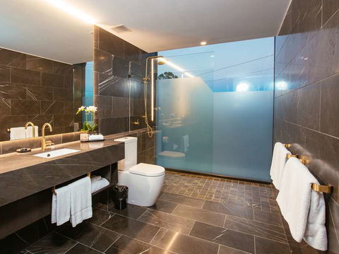 Eatons Hill Hotel - Tweed Heads Accommodation 2