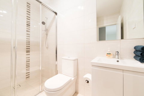 3BR Townhouse Double Garage Walk To Lake Ginninderra - Tweed Heads Accommodation 5