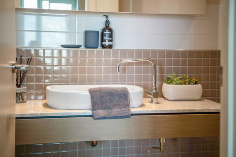 Port Adelaide Executive Waterfront Apartment - Tweed Heads Accommodation 5