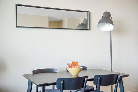Port Adelaide Executive Waterfront Apartment - Tweed Heads Accommodation 12