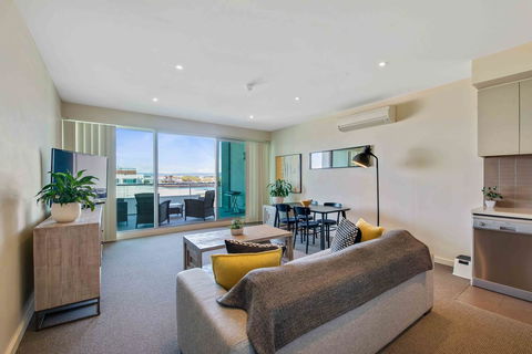 Port Adelaide Executive Waterfront Apartment - Tweed Heads Accommodation 1