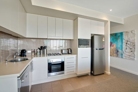 Port Adelaide Executive Waterfront Apartment - Tweed Heads Accommodation 8