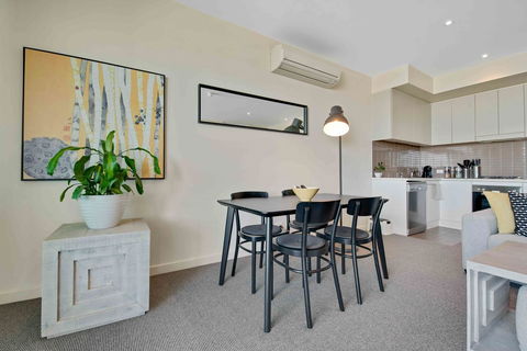 Port Adelaide Executive Waterfront Apartment - Tweed Heads Accommodation 13
